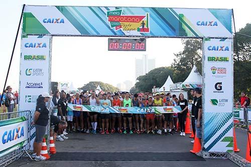 Estão abertas as inscrições para a Meia Maratona Caixa de Porto Alegre 2014 / Foto: Latin Sports/Divulgação